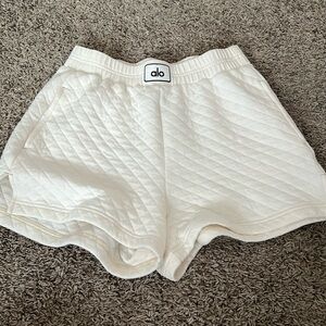 Alo Size Medium short